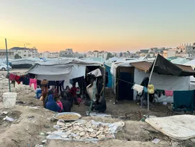 المجاعة تضرب غزة.. مساعدات "شحيحة" وأطفال يعانون "سوء تغذية حاد"