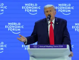 ترمب يهاجم الجميع في "دافوس": جرينلاند أرض أميركية وكنا أغبياء لتسليمها للدنمارك