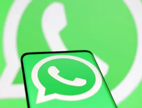 واتساب يختبر ميزات جديدة لتغيير الألوان وإنشاء الملصقات