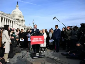 بعد دعم ترمب.. مجلس النواب الأميركي يقر نشر ملفات قضية إبستين