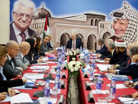 مسؤولون: إسرائيل تستهدف انهيار السلطة الفلسطينية بسياسة "خنق مالي وسياسي"
