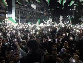 بالصور.. سوريا تحيي ذكرى سقوط الأسد بعروض عسكرية واحتفالات شعبية