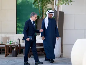 محمد بن زايد وبلينكن يبحثان منع اتساع نطاق النزاع في المنطقة