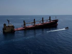 أميركا ترجح تلف كابلات إنترنت بحرية بسبب سفينة أغرقها الحوثيون