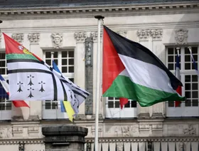 فرنسا.. أعلام فلسطين ترفرف فوق مباني بلديات قبل الاعتراف بالدولة