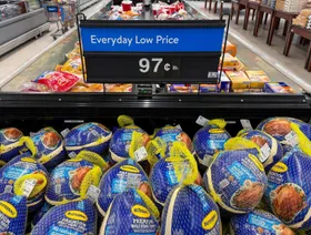 ترمب يقر بتأثير الرسوم الجمركية على أسعار السلع الغذائية ويلغي بعضها