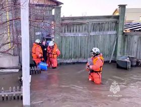 روسيا.. الفيضانات تغمر أكثر من 10 آلاف منزل وتحذيرات من "ظواهر طبيعية شاذة"
