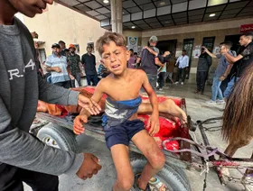 إسرائيل تستهدف مستشفيات غزة.. والمرضى يدفعون ثمن الحصار