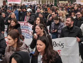 اليونان.. إضرابات عمالية تعطل حركة السفن والطائرات والقطارات