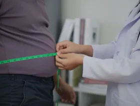 كبسولة ذكية بالضوء.. ابتكار ربما يغيّر مستقبل علاجات السمنة