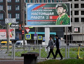 "بلومبرغ": روسيا جندت جنوب إفريقيين للمشاركة في حرب أوكرانيا عبر "ديسكورد"