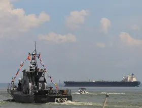 واشنطن ترسل سفناً حربية قرب سواحل فنزويلا.. وكراكاس: استفزاز عسكري