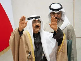 الشيخ مشعل الأحمد يؤدي اليمين أميراً للكويت.. والحكومة تستقيل