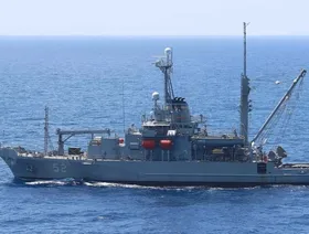 البحرية الأميركية تبدأ تزويد قوارب العمليات الخاصة بمسيرات انتحارية