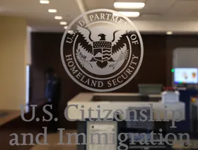 ماذا يعني تعليق ترمب إصدار تأشيرات الهجرة لمواطني 75 دولة؟