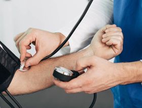 ارتفاع ضغط الدم الطفيف.. الأسباب وعوامل الخطورة وطرق الوقاية