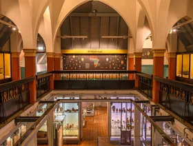 لإثارة حوار عن النهب بعصر الاستعمار.. متحف في بريطانيا يعرض آلاف الآثار الإفريقية