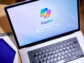 سوق الكمبيوتر الشخصي يشتعل.. مايكروسوفت تهدد عرش أبل بـ Copilot+ PC