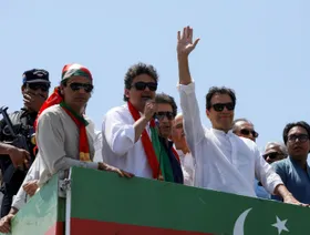 محكمة باكستانية تأمر بسجن عمران خان للمثول أمام محاكمة علنية