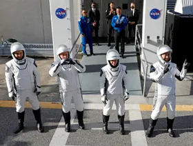 "ناسا" تدرس إنهاء مهمة فضائية بسبب مشكلة صحية لأحد الرواد