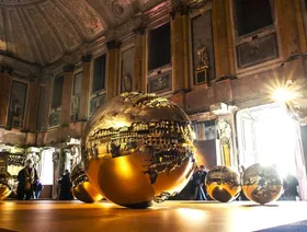 وداعاً أرنالدو بومودورو.. نحت العالم وكأنه ذاكرة