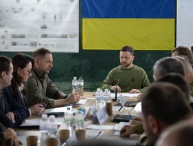 زيلينسكي يوافق على مقترح ترمب تقديم مساعدات لأوكرانيا على شكل قروض