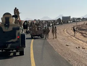 اليمن.. محافظ حضرموت يعلن إطلاق عملية "استلام المعسكرات" لاستعادة المواقع العسكرية سلمياً