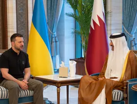 زيلينسكي يبحث سبل إنهاء الحرب في أوكرانيا مع أمير قطر