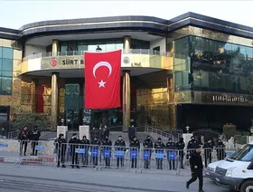تركيا تستبدل رئيسة بلدية موالية للأكراد في جنوب شرق البلاد بمسؤول حكومي