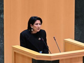 رئيسة جورجيا تطالب ماكرون بزيارة تبليسي لـ"إخراج القوقاز من نفوذ روسيا"