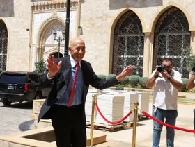 باراك يختصر زيارة جنوب لبنان بعد دعوات للتظاهر رفضاً لحضوره