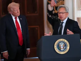 إدارة ترمب تدرس السماح لـNvidia ببيع رقائق H200 إلى الصين