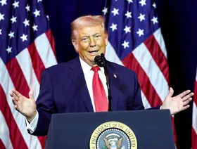 ترمب يهدد برسوم جمركية ضد الدول المعارضة لاستحواذ أميركا على جرينلاند