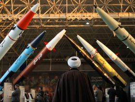 تقارير استخباراتية: خطة إيرانية لضرب قواعد أميركية إذا دخل ترمب الحرب