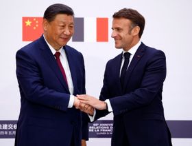 ماكرون يرحب بالتزام الصين "الامتناع عن بيع أسلحة" لروسيا