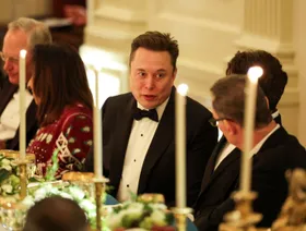 بثروة تقترب من 750 مليار دولار.. حكم قضائي يتوج ماسك كأغنى شخص في التاريخ