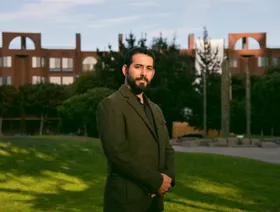 هذة قصتنا كي تُروى.. الشاعر الفلسطيني مصعب أبو توهة بعد فوزه بـ "بوليتزر"