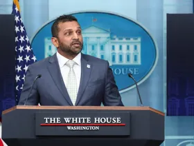 اجتماعات سرّية بين كبير المفاوضين الأوكرانيين ومدير FBI تثير قلقاً غربياً