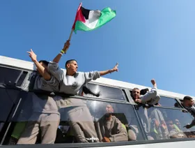 آخر دفعات التبادل.. إطلاق سراح 625 أسيراً فلسطينياً وتسليم جثامين 4 إسرائيليين الخميس
