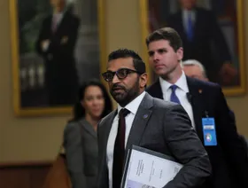 مدير FBI يقوم بزيارة غير معلنة للصين ويعقد محادثات بشأن تدفق الفنتانيل