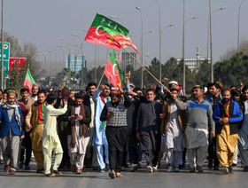 باكستان.. مواجهات بين الشرطة وأنصار خان خلال احتجاجات على الانتخابات