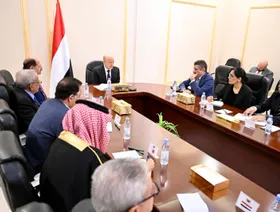 العليمي: التطورات في اليمن لم تكن خلافاً سياسياً بل تهديداً لوحدة القرار العسكري