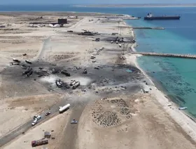 وسط الضربات الجوية.. أميركا تستهدف الحوثيين بعقوبات جديدة