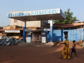 حصار الوقود.. جماعة مرتبطة بـ"القاعدة" تضيّق الخناق على العاصمة في مالي