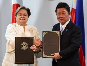 اليابان والفلبين تعززان علاقاتهما الدفاعية وسط توترات مع الصين