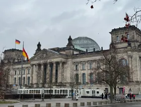 ألمانيا تستدعي السفير الروسي وتحذره من "عواقب" وسط تزايد "الهجمات الهجينة"