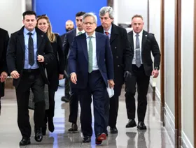 ترمب يتحدث مع رئيس "إنفيديا".. وتقرير: بشأن ضوابط تصدير الرقائق