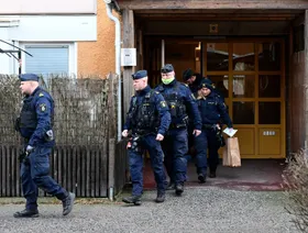 اتهام مواطن سويدي بـ"جرائم الكراهية" بعد حرقه نسخاً من المصحف