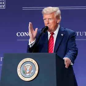 لأول مرة في ولايته الثانية.. ترمب يستخدم "الفيتو" ويرفض مشروعي قانون