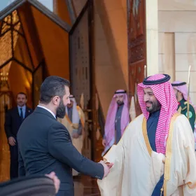 ولي العهد السعودي يبحث تطورات المنطقة والعلاقات الثنائية مع الرئيس السوري